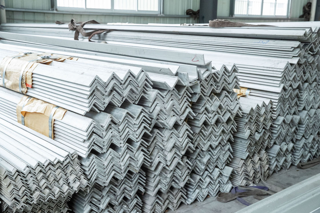 Hot Rolled Stainless Steel Angle Bar 24mm Ss400 201 304 316L For Profile Structure